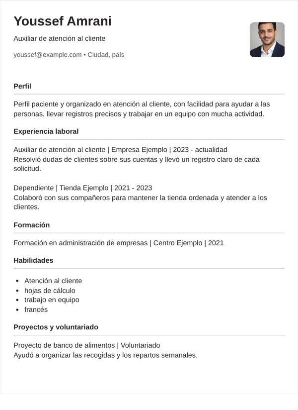 Compacta diseño de CV con datos de ejemplo ficticios