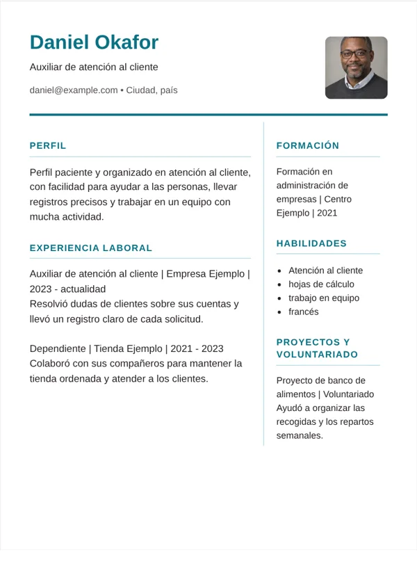 Compacto pro diseño de CV con datos de ejemplo ficticios