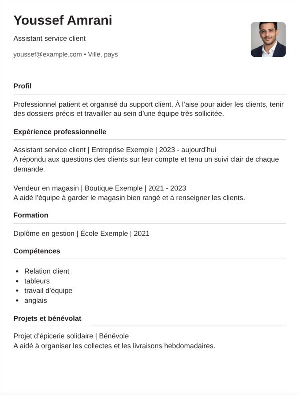 Compact modèle de CV avec des informations d’exemple fictives