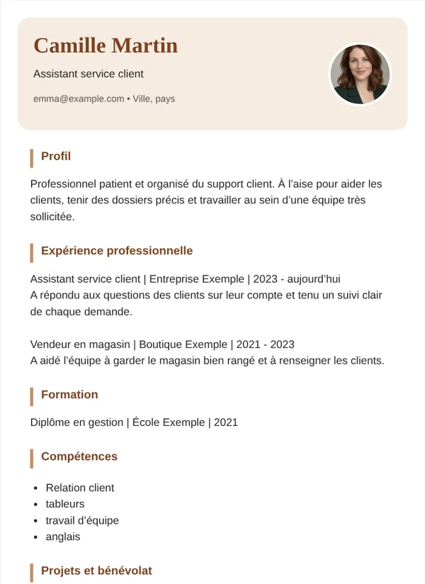 Créatif modèle de CV avec des informations d’exemple fictives