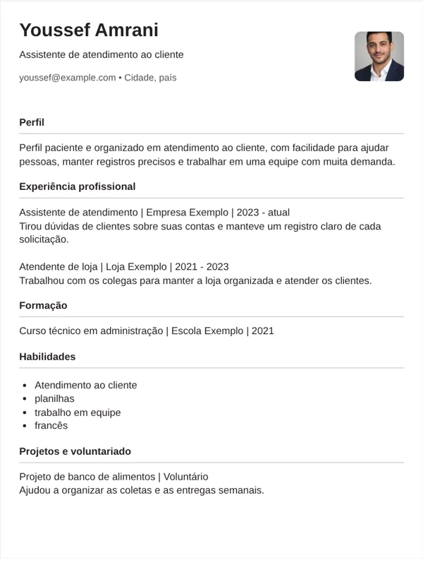 Compacto modelo de CV com dados de exemplo fictícios